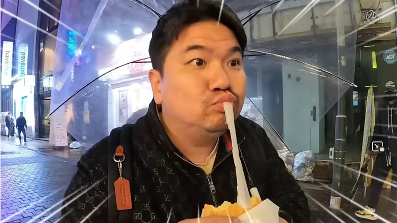 Nex Carlos dan Veve (istri) kulineran di Korea