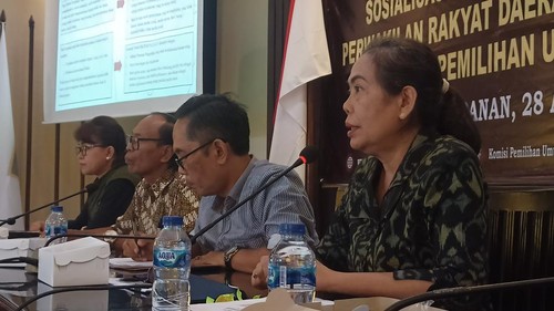 Para komisioner KPU Tabanan menyampaikan sosialisasi pencalonan anggota DPRD Kabupaten Tabanan, Jumat (28/4/2023). (chairul amri simabur/detikBali)