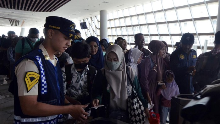 Potret Arus Balik Pemudik Pejalan Kaki Di Pelabuhan Bakauheni 1794