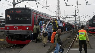 Potret Penumpang KRL Usai Libur Lebaran, Sudah Ramai?
