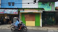 Sebagian warung dan toko kebutuhan sehari-hari di Jakarta masih terpantau tutup lantaran libur lebaran Idul Fitri 1444 H.