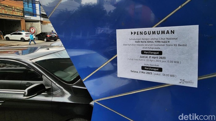 Sebagian warung dan toko kebutuhan sehari-hari di Jakarta masih terpantau tutup lantaran libur lebaran Idul Fitri 1444 H, Jumat (28/4/2023).