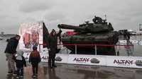 Selain itu ada pula tank tempur di pameran ini.  