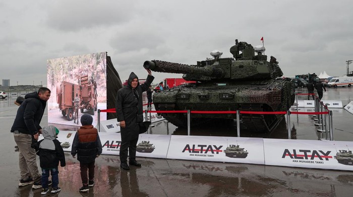 Puluhan Kendaraan Tempur Unjuk Gigi di Pameran Teknologi Terbesar Turki ISTANBUL, TURKIYE - APRIL 27: A view from day one of TurkiyeΓ’s largest technology and aviation event TEKNOFEST at IstanbulΓ’s Ataturk Airport on April 27, 2023 in Istanbul, Turkiye. (Photo by Berk Ozkan/Anadolu Agency via Getty Images)