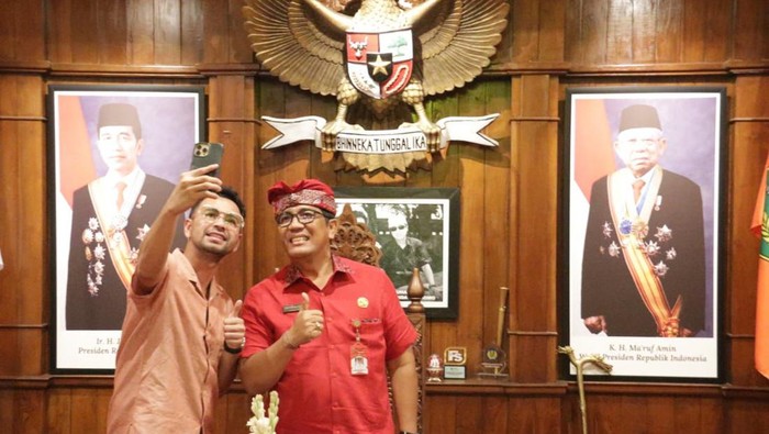 Raffi Ahmad saat menemui Bupati Tabanan I Komang Gede Sanjaya, Kamis (27/4/2023). (istimewa)