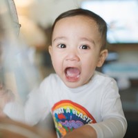 Alih-alih terlihat galak, wajah Cipung justru terlihat makin lucu dan menggemaskan. Lihat saja potretnya saat sedang membuka mulut lebar-lebar yang satu ini. Foto: Instagram/@raffinagita1717