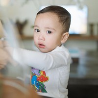 Sejak masih di dalam kandungan, anak kedua Raffi dan Nagita itu memang sudah mencuri atensi. Tak hanya karena berasal dari keluarga artis, melainkan juga karena tingkah dan parasnya yang lucu menggemaskan. Foto: Instagram/@raffinagita1717