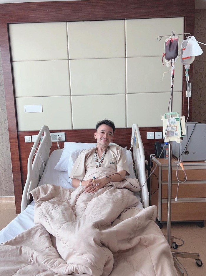 ruben onsu Ruben Onsu menjalani perawatan di rumah sakit.