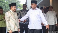 Prabowo menyapa langsung jajaran pengurus PKB.