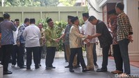 Pantauan detikcom, Jumat (28/4/2023) pukul 16.57 WIB, rombongan Cak Imin tiba di kediaman Prabowo di Jalan Kertanegara, Kebayoran Baru, Jakarta Selatan.