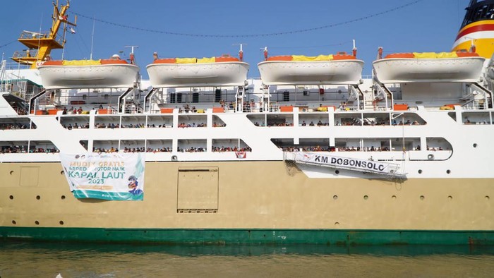 Sebanyak 2.093 peserta arus balik mudik gratis sepeda motor diangkut menggunakan kapal KM Dobonsolo dari Pelabuhan Tanjung Emas ke Pelabuhan Tanjung Priok. (dok Kemenhub)