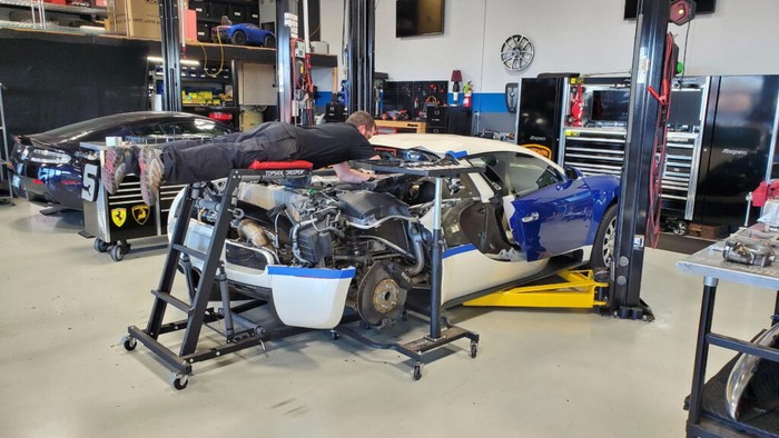 Servis Bugatti Veyron