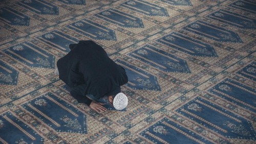 Shot of a Muslim young man worshiping in a mosque