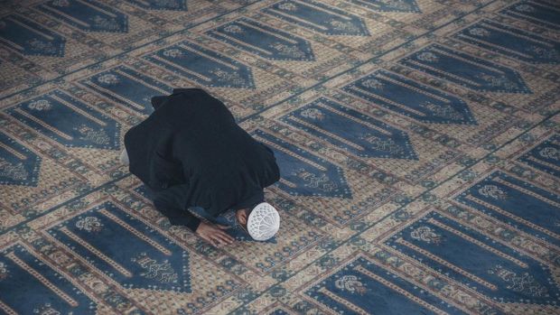 Shot of a Muslim young man worshiping in a mosque