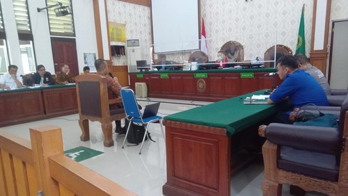 Sidang praperadilan kasus dugaan korupsi Sumbangan Pengembangan Institusi (SPI) Universitas Udayana (Unud) kembali digelar di Pengadilan Negeri (PN) Denpasar, Jumat (28/4/2023). (Aryo Mahendro/detikBali)