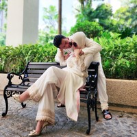 Syahrini dan Reino Barack menikah pada 27 Februari 2019. Akad nikah keduanya berlangsung di Masjid Tokyo Camii. Foto: Instagram/@princessyahrini