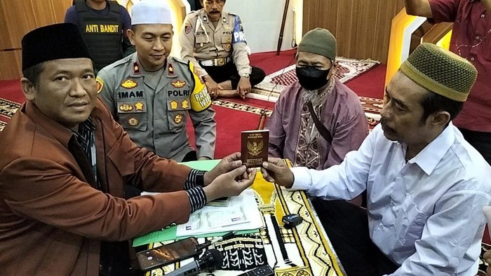 Thanan menikah di Polsek Tegalsari