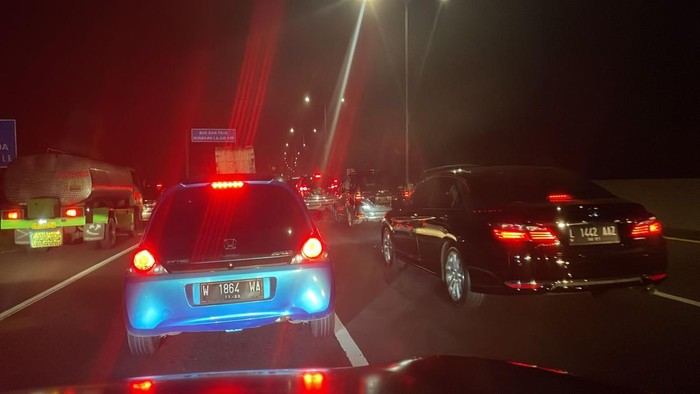Tol Waru-Sidoarjo Macet di KM 746.400