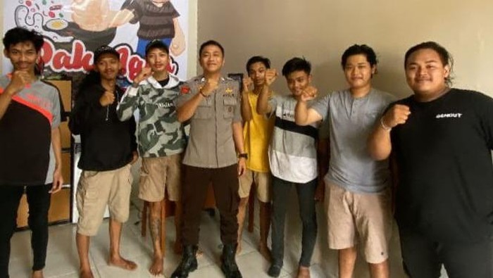 Usaha nasi goreng Brigadir Agus untuk anak jalanan di Surabaya