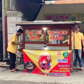 Usaha nasi goreng untuk anak jalanan yang digagas Brigagir Agus