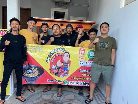 Usaha nasi goreng untuk anak jalanan yang digagas Brigagir Agus