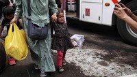 Dari ratusan yang dievakuasi, sebagian di antaranya adalah anak-anak.
