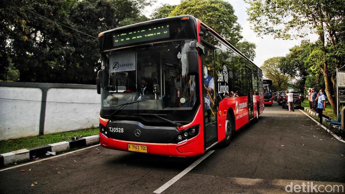 WNI yang Dievakuasi dari Sudan Diinapkan di Asrama Haji Pondok Gede Sebanyak 385 warga Negara Indonesia (WNI) dari Sudan telah tiba di Asrama Haji, Pondok Gede, Jakarta Timur (Jaktim). Ada sekitar 13 bus TransJakarta yang membawa sekitar ratusan WNI tersebut.