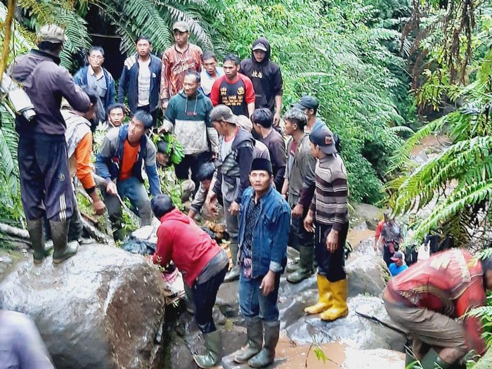 3 petani pasuruan tewas tertimbun longsor