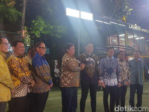 Tiba di Cikeas, Airlangga Disambut AHY Hingga Ibas