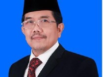 Legislator Sentil Syarat Jadi Pejabat Mudah, Singgung Putusan MK dan MA