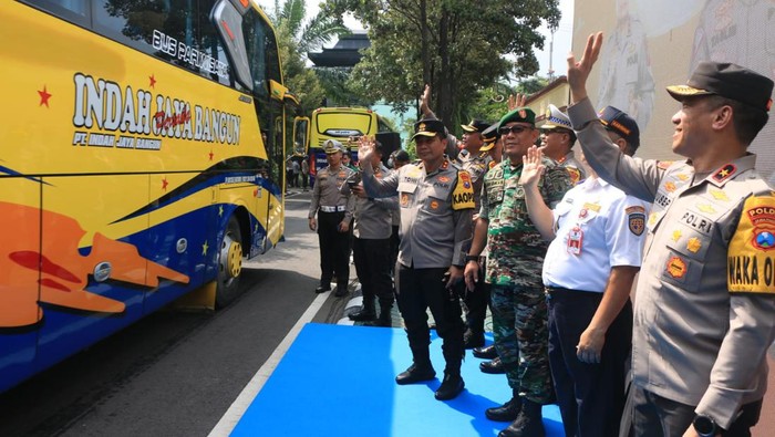 Kapolda Jawa Timur Irjen Pol Toni Harmanto, pada Jumat (28/4) mengatakan pihaknya telah memberangkatkan 5.143 warga, untuk ikut dalam program balik mudik gratis.