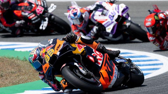 KTM South African rider Brad Binder competes in the sprint race of the MotoGP Spanish Grand Prix at the Jerez racetrack in Jerez de la Frontera on April 29, 2023. (Photo by JORGE GUERRERO / AFP) (Photo by JORGE GUERRERO/AFP via Getty Images)