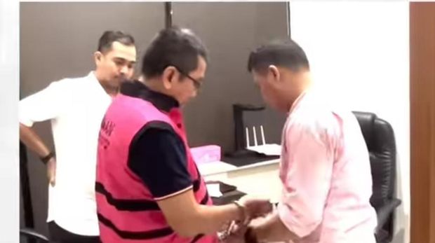 Direktur Utama PT Waskita Karya, Destiawan Soewardijono, tersangka korupsi