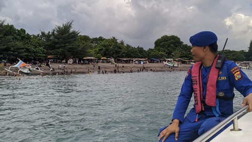 Ditpolairud Polda NTB menyisir 12 titik pantai lokasi libur Lebaran di Lombok dan Sumbawa hingga 1 Mei 2023.