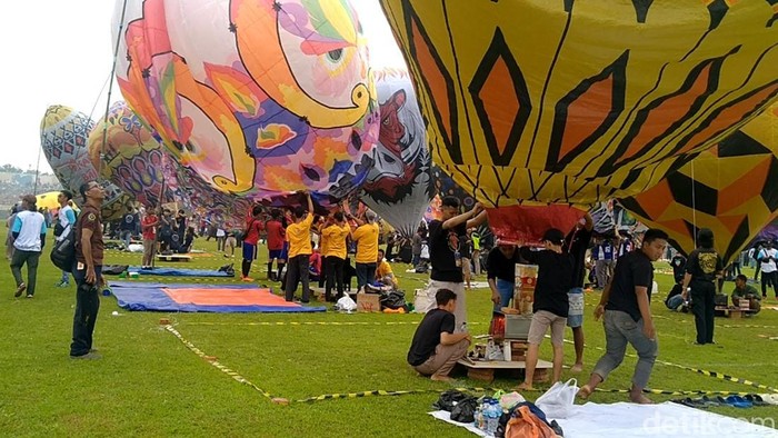 Festival Balon Udara di Stadion Hoegeng, Kota Pekalongan, Sabtu (29/4/2023). Festival Balon Udara di Stadion Hoegeng, Kota Pekalongan, Sabtu (29/4/2023).