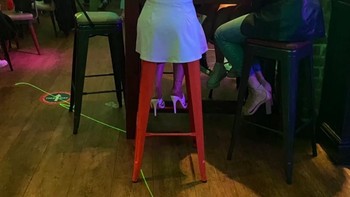 Lho kaki wanita ini berupa kayu? Foto: Brightside