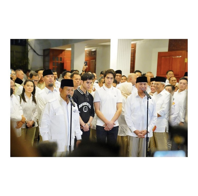 Gabung Gerindra, Ini Gaya Al Ghazali Saat Makan Bareng Prabowo dan Keluarga Gabung Gerindra, Ini Gaya Al Ghazali Saat Makan Bareng Prabowo dan Keluarga