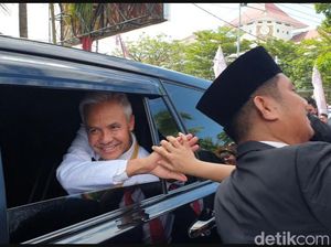 Momen Ganjar Diteriaki Presiden Hingga Jadi Sasaran Selfie Warga Makassar