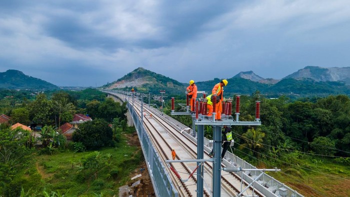 Jaringan listrik Kereta Cepat Jakarta-Bandung Jaringan listrik Kereta Cepat Jakarta-Bandung