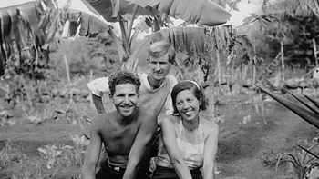 Baroness dari Galapagos: Eloise Wehrborn de Wagner-Bosquet atau Baroness of the Galapagos adalah wanita Austria yang hilang tahun 1935 di pulau Floreana. Di 1933, ia tiba, bersama dua kekasih Jerman, Robert Philippson dan Rudolf Lorenz, dan seorang pelayan Ekuador. Maret 1934, Baroness dan Philippson menghilang. Diklaim mereka naik kapal pesiar ke Tahiti, tapi tak ada catatan kapal semacam itu. Tak lama kemudian, kekasih Baroness lain, Rudolph, meninggalkan Floreana dengan perahu bersama nelayan ke Amerika Selatan. Mayat mereka kemudian ditemukan terdampar di sebuah pulau. Foto: Live Science