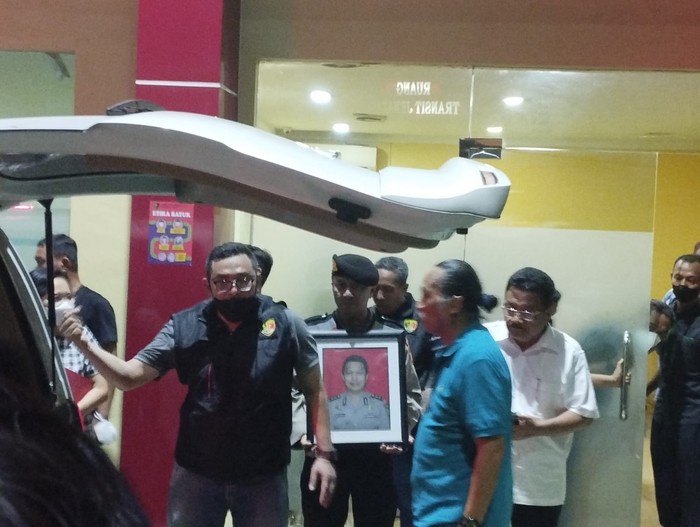 Keluarga Kasat Narkoba Polres Jaktim,  AKBP Buddy