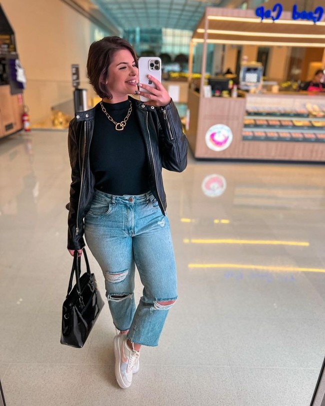 Sebelumnya Kerolay pun sudah sering mengundang sensasinya. Ia bahkan pernah menjuluki dirinya sendiri sebagai perawan terakhir di OnlyFans padahal pernah berhubungan seks. Faktanya, Kerolay menjalani operasi mengembalikan keperawanannya. Operasi bernama hymenoplasty dipercaya dapat mengembalikan selaput dara yang terdiri dari penyatuan segmen selaput dara yang rusak di dalam saluran vagina.Foto: Instagram