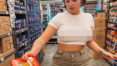 Penampilan Model yang Diusir dari Supermarket karena Baju Terlalu Vulgar