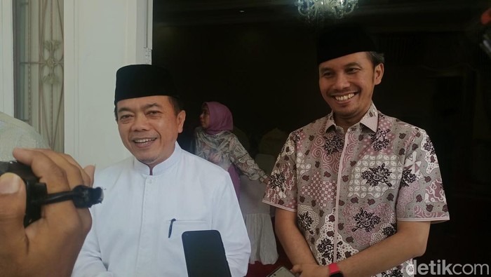 Ketua DPRD Edi Purwanto dan Gubernur Jambi Al Haris. (Ferdi Almunanda/detikSumut)