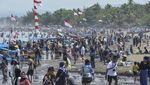 Wow, Pantai Pangandaran Rame Banget