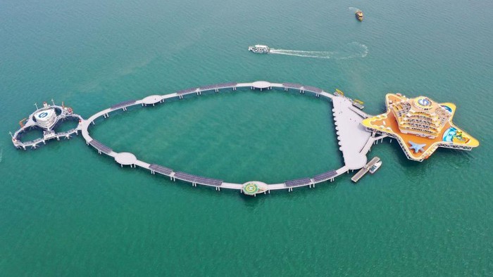 China memiliki fasilitas peternakan laut di lepas pantai Yantai, Shandong. Fasilitas unik berbentuk bintang laut raksasa ini menyimpan budidaya ikan hingga rekreasi.