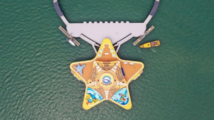 China memiliki fasilitas peternakan laut di lepas pantai Yantai, Shandong. Fasilitas unik berbentuk bintang laut raksasa ini menyimpan budidaya ikan hingga rekreasi.