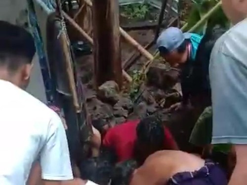 Satu warga Lembah Sari, Kecamatan Batulayar, Lombok Barat meninggal tertimbun longsor, Sabtu (29/4/2023).