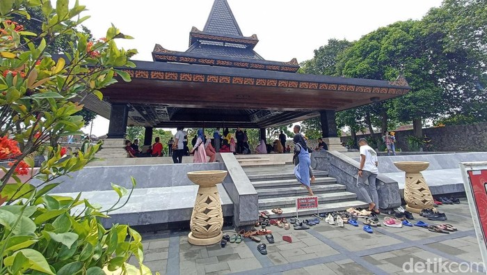 Makam Bung Karno ramai diserbu pengunjung
