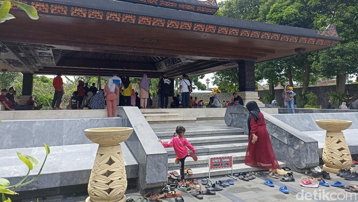 Makam Bung Karno ramai diserbu pengunjung